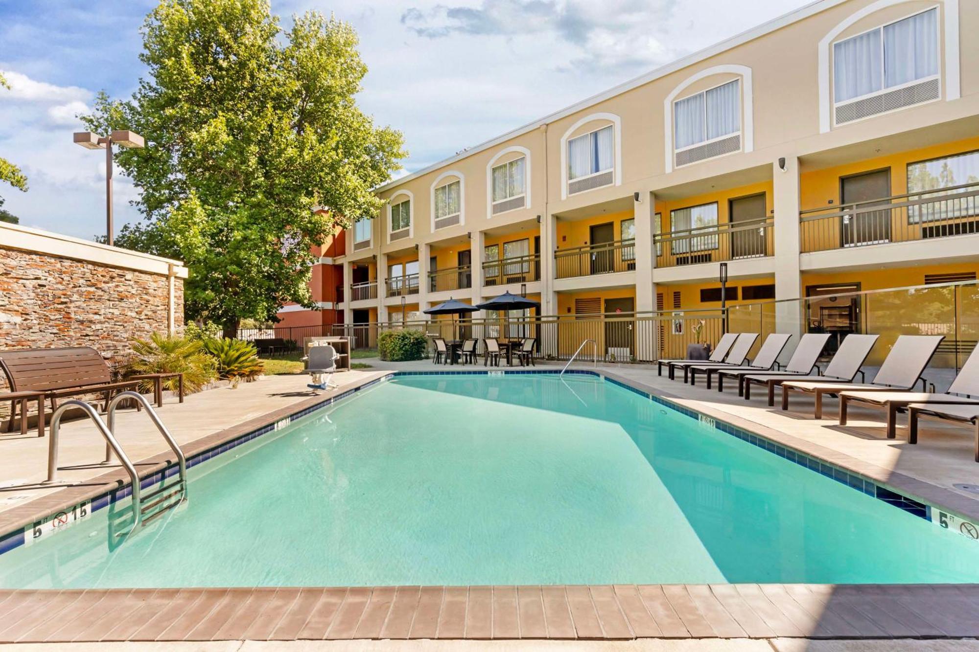 Best Western Plus Rancho Cordova Inn Esterno foto